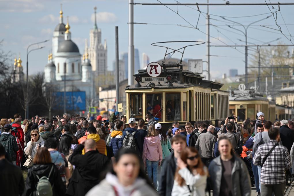 Parade of retro tramways held in Moscow, Russia-Xinhua