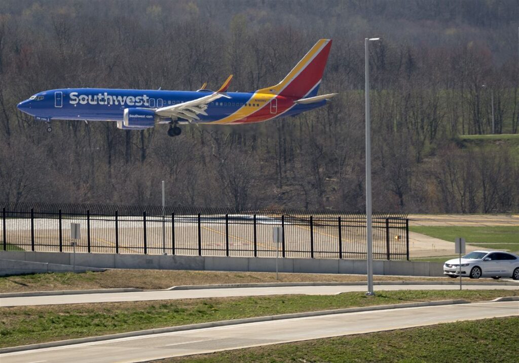 Jet lag: Is Pittsburgh International Airport feeling effects of regional economy’s struggles?