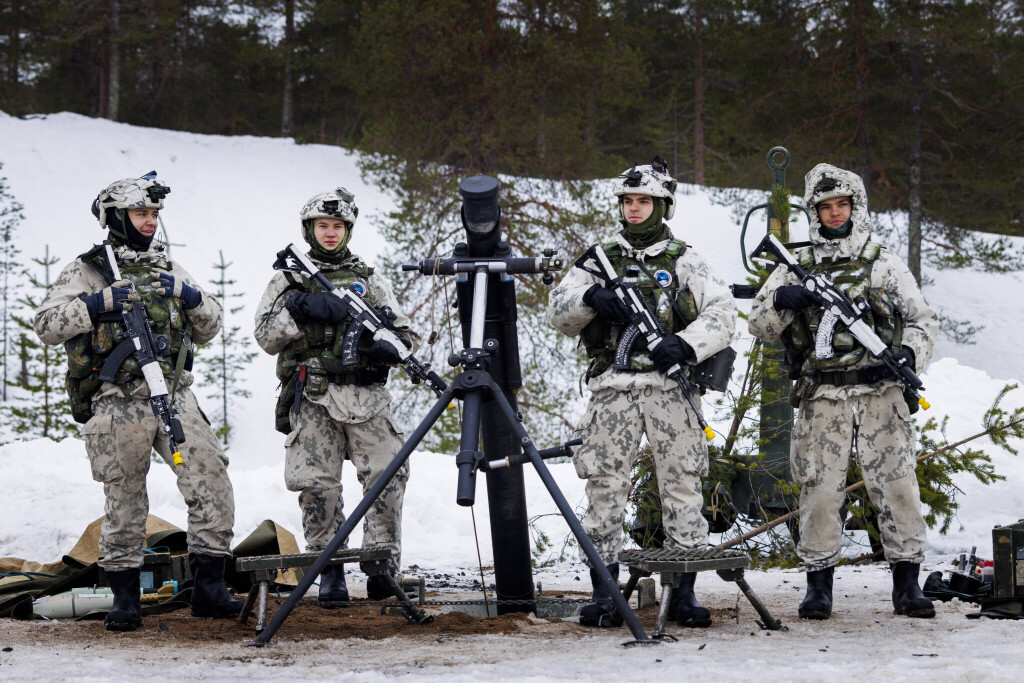 Finnish soldiers with a 120 mm mortar during the Finnish Army media day in the Rovajärvi exercise area.
