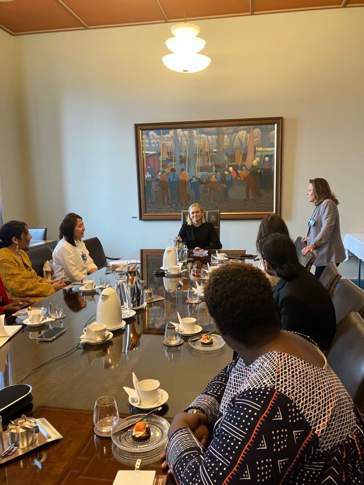 Elina Valtonen, Finland's Minister for Foreign Affairs, is being interviewed by reporters at the Helsinki Parliament House on the 22nd (local time). Finland Ministry of Foreign Affairs