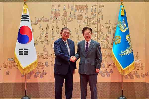 Lee Holds Luncheon for Former Japanese Prime Minister Ishiba