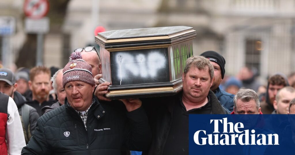 Fuel-price protests cause chaos in Ireland and spread to Norway | Ireland Fuel-price protests cause chaos in Ireland and spread to Norway | Ireland