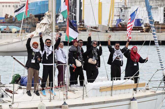 New Global Sumud Flotilla sets sail from Spain for Gaza aid