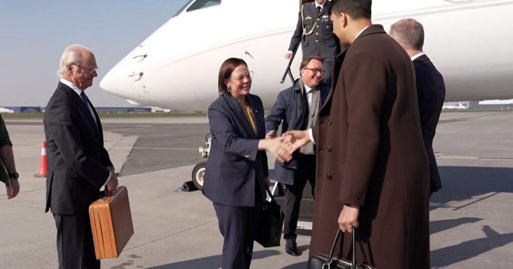 The king travels to wartime Ukraine