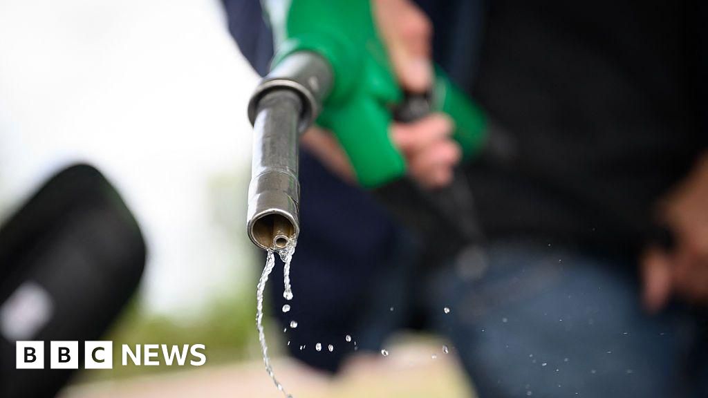 Oil prices jump after Trump says Iranian ship seized - BBC