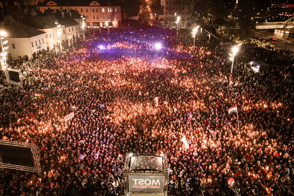 Anti-Orban protest/rally in Győr, Hungary, a city 13x smaller than Budapest. There are protest every day now in Hungary ahead of election. Magyar Peter holds 6-7 rallies a day.