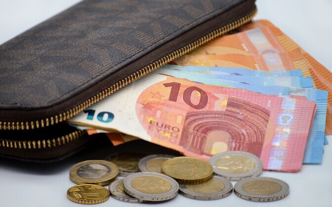 Bank of Estonia recommends keeping cash reserve at home | News