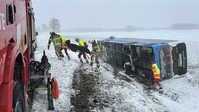 Winter conditions cause traffic accidents and fallen trees across Estonia | News Winter conditions cause traffic accidents and fallen trees across Estonia | News