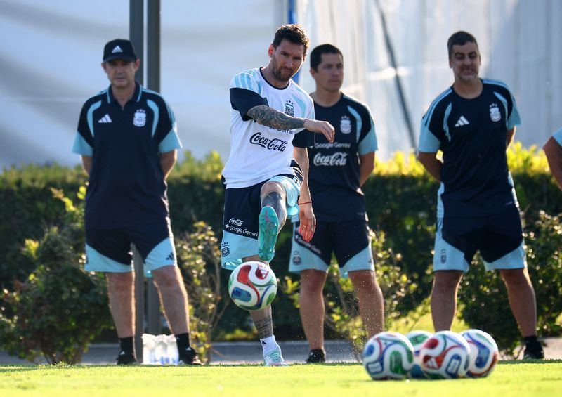 Football: Soccer-Argentina to face Honduras and Iceland in World Cup warm-ups Football: Soccer-Argentina to face Honduras and Iceland in World Cup warm-ups