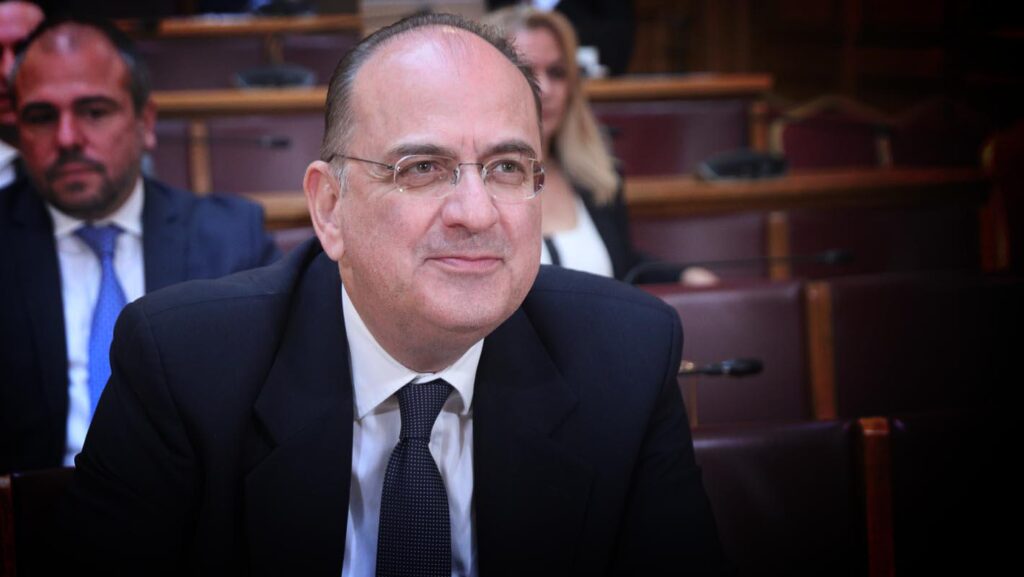 Makarios Lazaridis strikes again: After his university degree, he boasts that he has 15,000 marks in the private sector