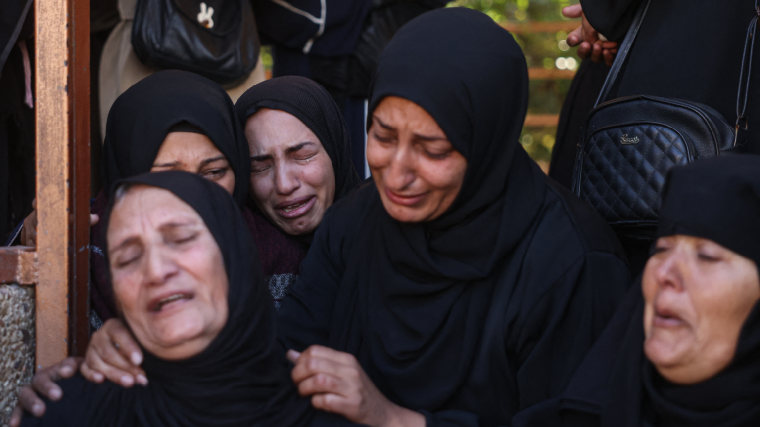 6 Palestinians 'killed in Israeli airstrike targeting security checkpoint in C. Gaza'