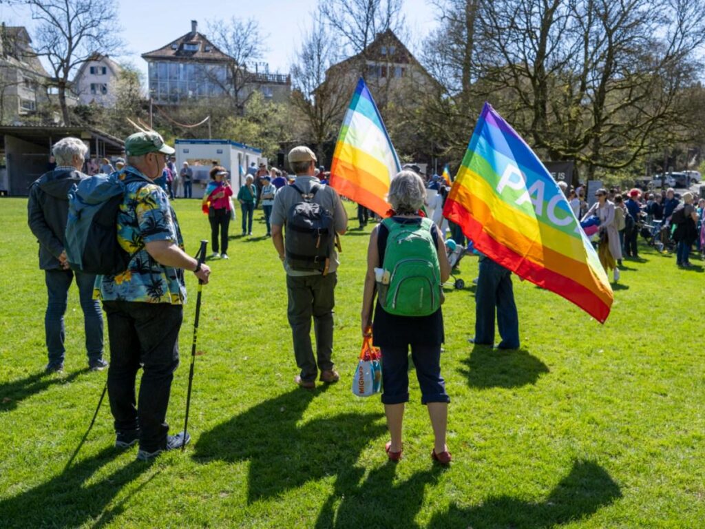 Hundreds take part in Swiss march against war