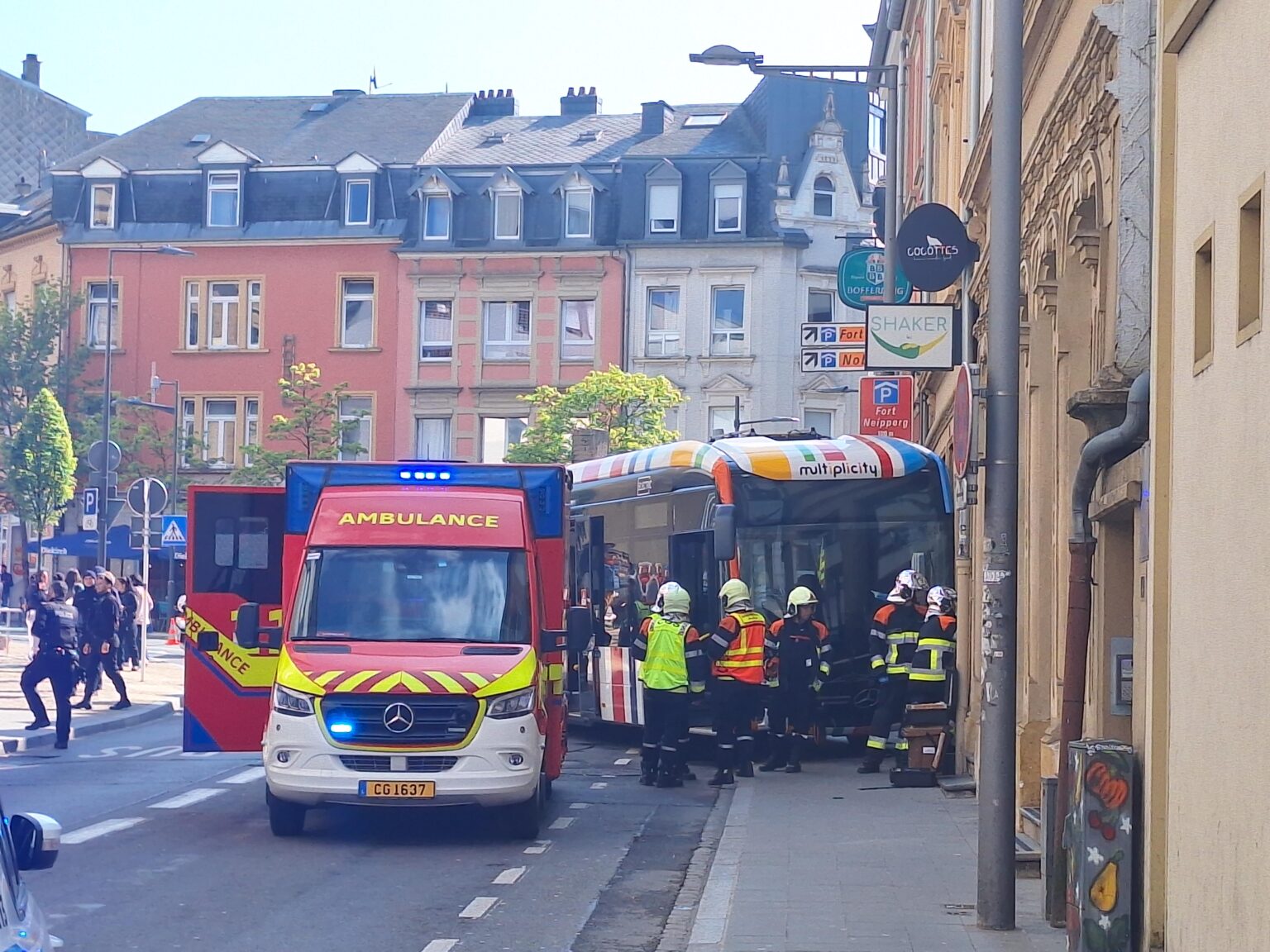 Gare area. A bus hit a building