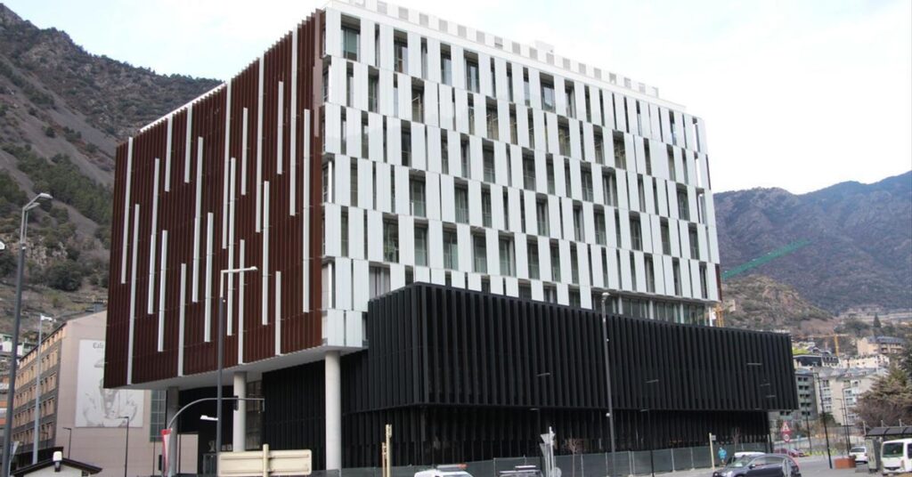 Indicted seven elite footballers for an alleged case of smuggling watches