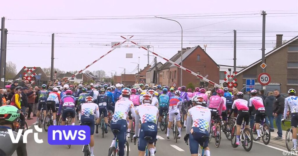 The public prosecutor will prosecute riders who drive through a red light at a level crossing during the Tour of Flanders