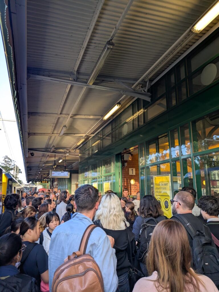 Hurstbridge line suspended - overcrowding at Heidelberg