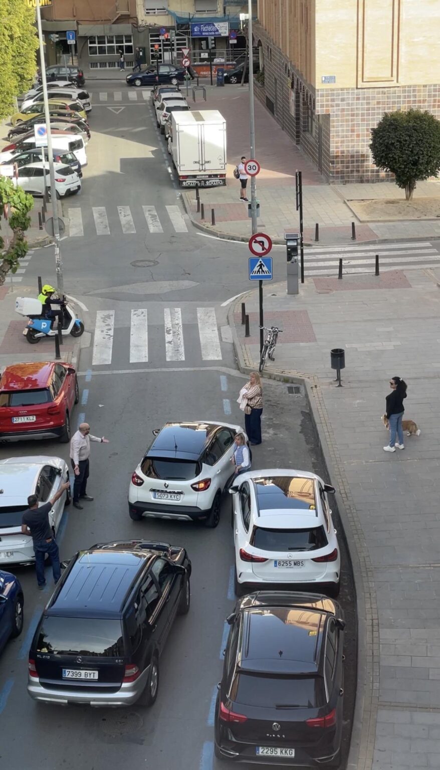 The lady 30 minutes on the clock saving room