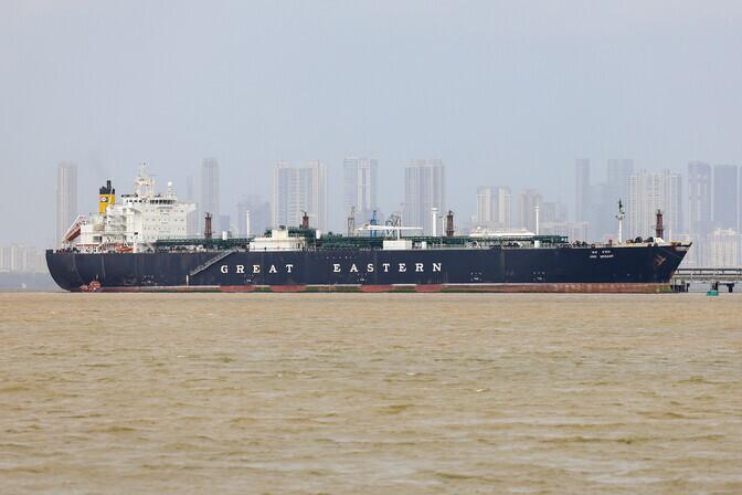Iranian media: Strait of Hormuz is completely closed