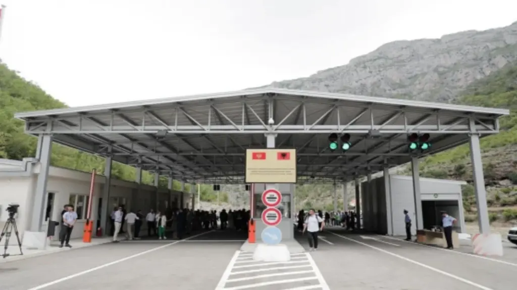 Albanian Customs restricts truck traffic to Montenegro, Serbia and Bosnia from tomorrow until Friday