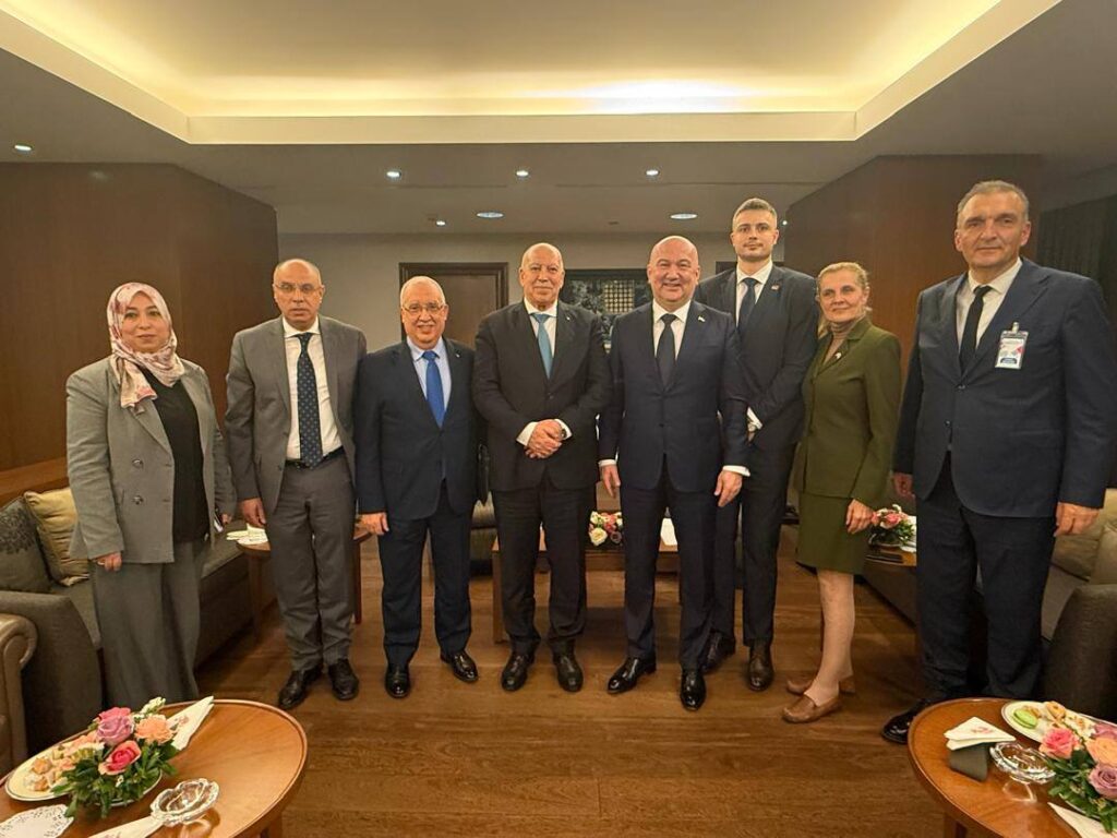 بحث آفاق تعزيز الشراكة الصناعية بين الجزائر وصربيا