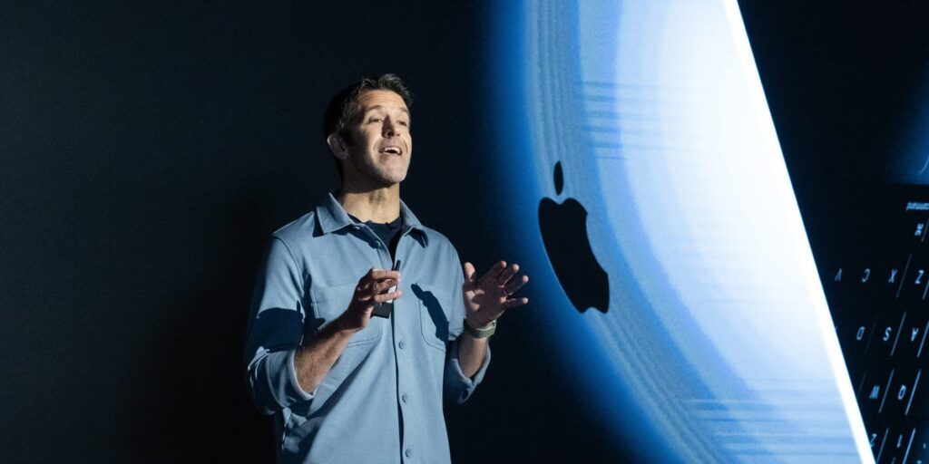 Apple Just Made a Huge Bet: Hardware Will Win the AI Era Apple Just Made a Huge Bet: Hardware Will Win the AI Era
