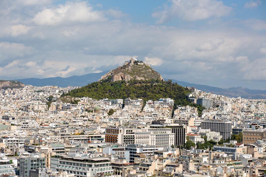 Housing: Three times the EU average the cost for young people up to 30 years old in Greece