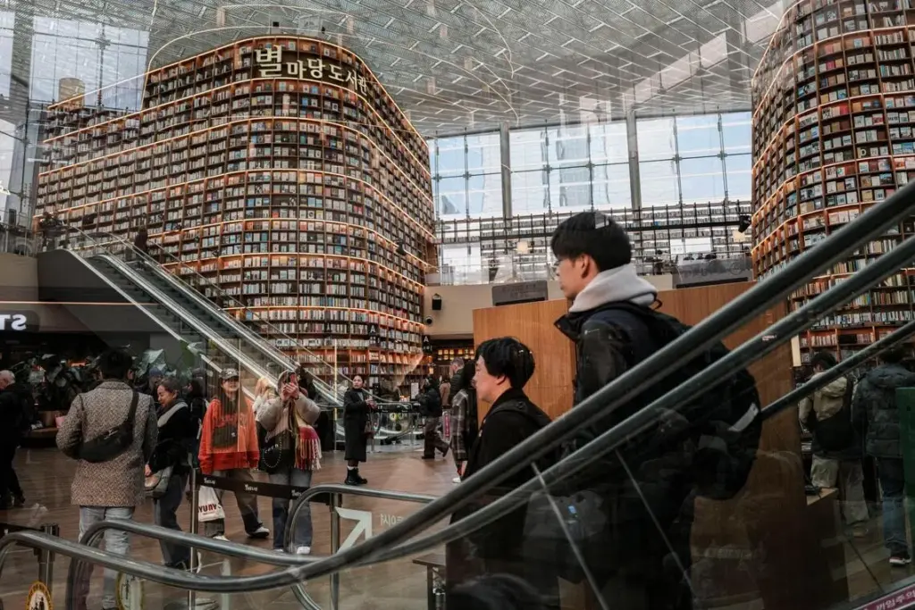 No need to keep right: South Korea to urge people to stand on either side of escalator
