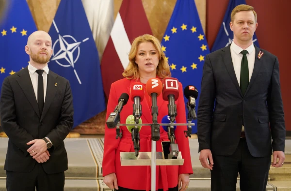 I Don’t Want to Work, but There’s No Escape: The Government of Latvia is in a ‘Suitcase Mood’ I Don't Want to Work, but There's No Escape: The Government of Latvia is in a 'Suitcase Mood'