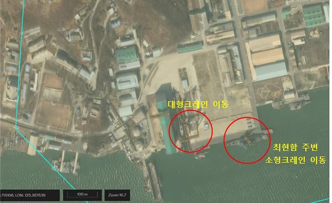 A satellite image taken by U.S. satellite company Vantor on March 28 shows the area around Nampho Dockyard. The circles indicate North Korean cranes and ships. [YU YONG-WEON]
