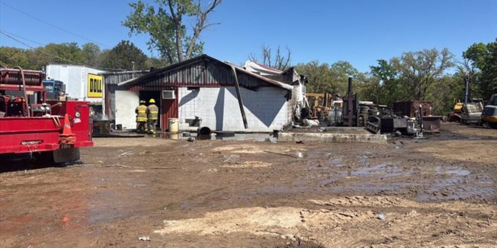 Fire destroys garage belonging to Dickson business Fire destroys garage belonging to Dickson business