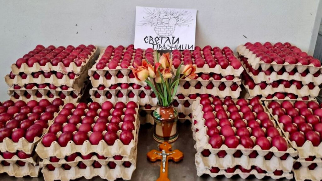 Red Cross youth dye 2,700 Easter eggs for social homes