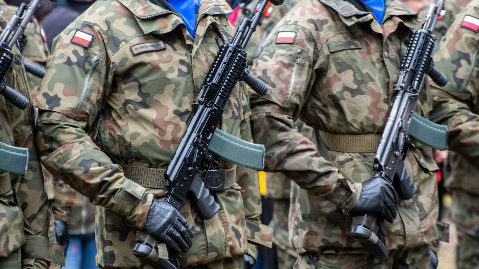 The majority of women (55%) are against it, the majority of men (73%) support the introduction of a ban on leaving Poland for men of military age in the event of an armed conflict. 72% of Poles aged 18-29 are against it. Among people over 40, the majority supports the ban.