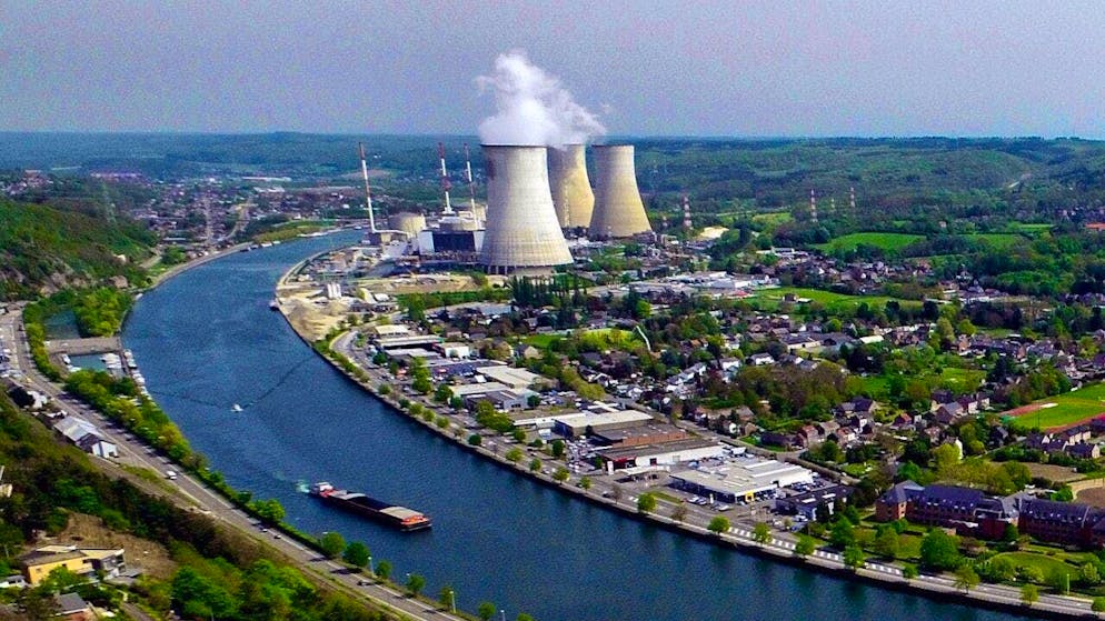 ARCHIVE - The Tihange nuclear power plant stands on the banks of the Meuse. Photo: Eric Lalmand/belga/dpa/archived image