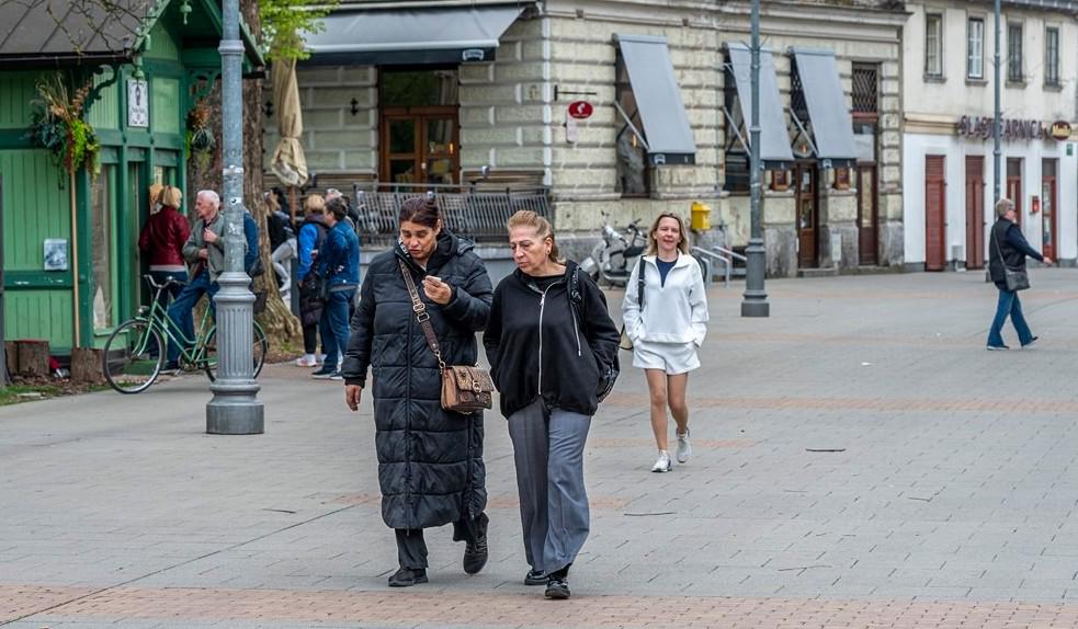 The key question every April - thick winter jacket or shorts?