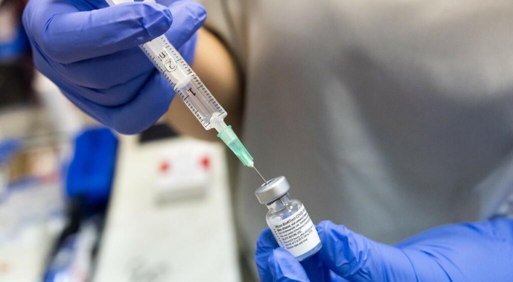 Poland lost to Pfizer. PLN 6 billion fine for vaccines