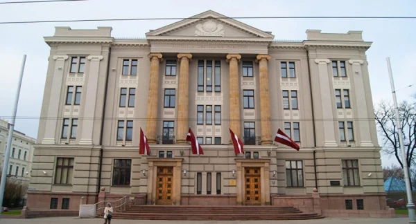 The Foreign Ministry vows it did not prohibit Slovakia's flight on May 9. But will definitely prohibit it