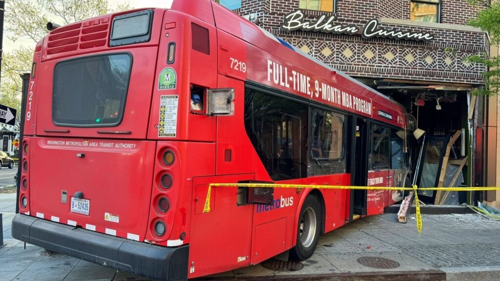 3 women hurt after crash sends Metro bus plowing into restaurant in Northwest DC station icon