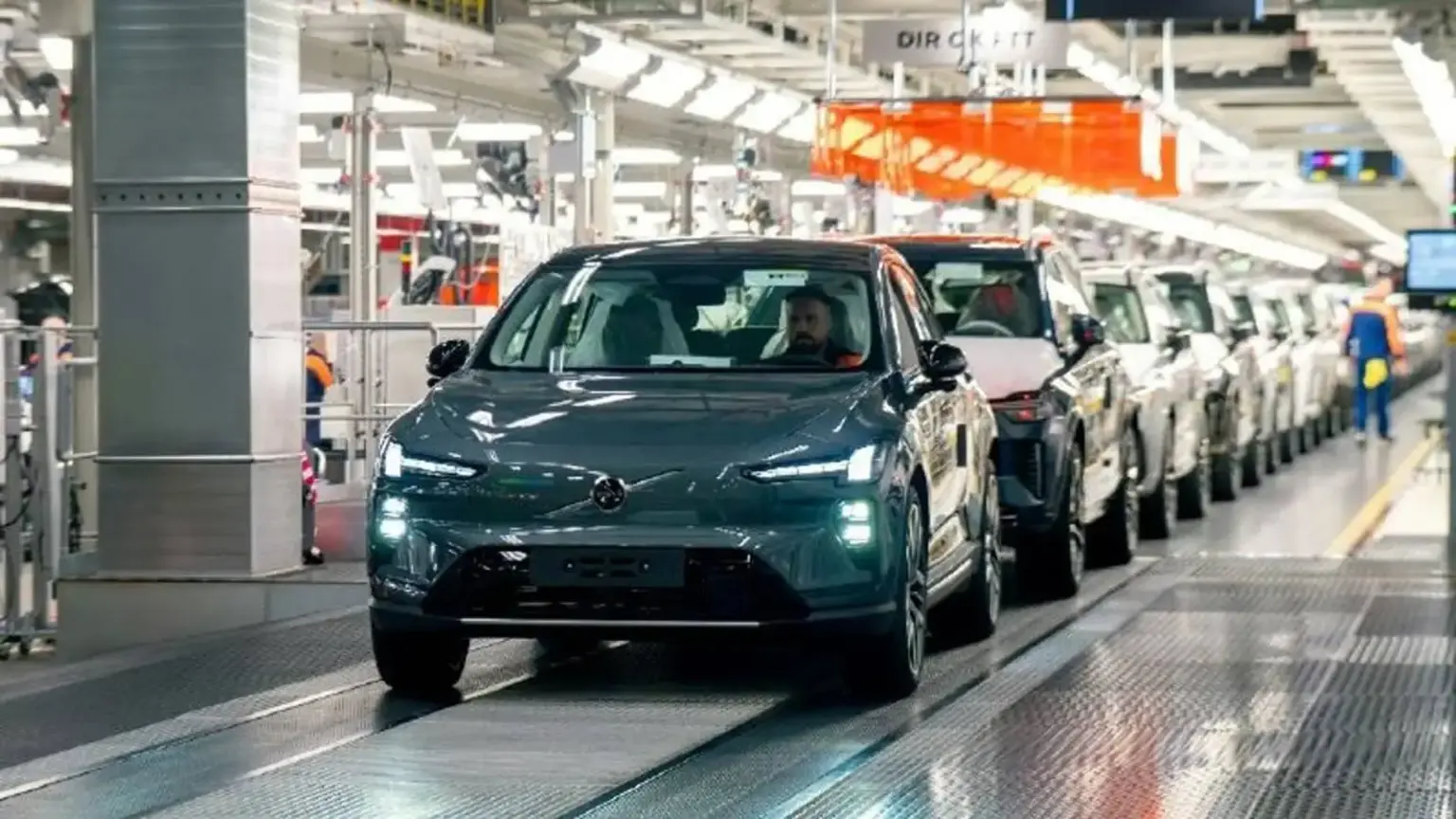 Volvo starts EX60 production in Sweden as first deliveries near