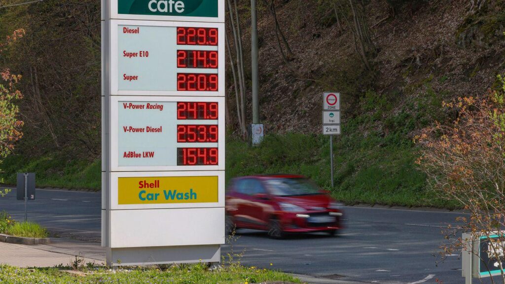 Car convoy against increased fuel prices planned for Friday