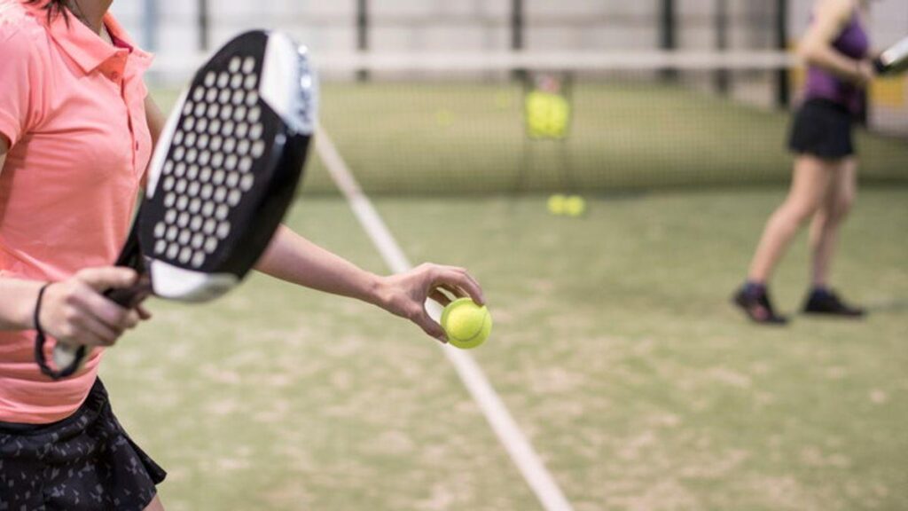 Rovigo, fired because she plays padel while sick: compensated