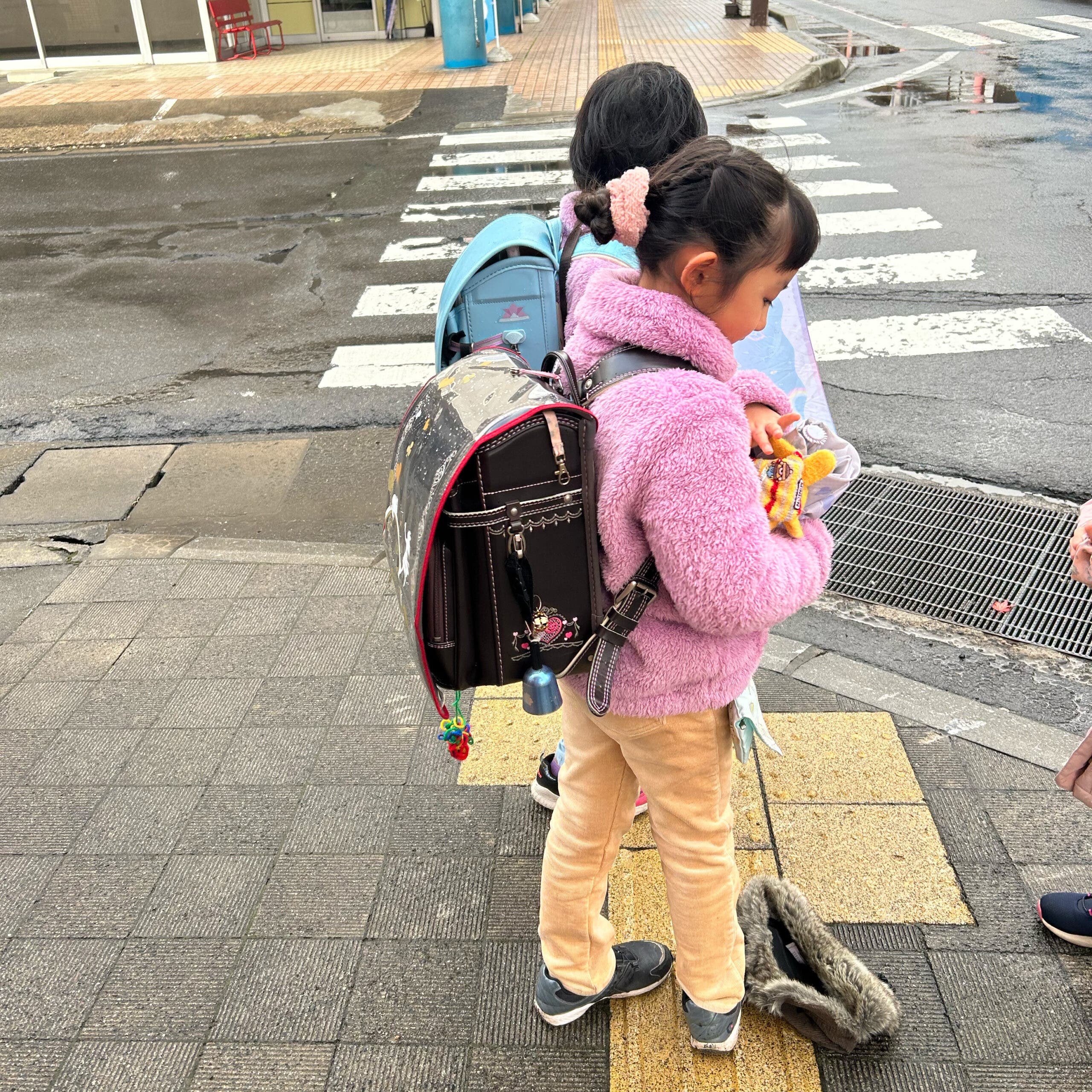 Kids in Japan wearing backpacks