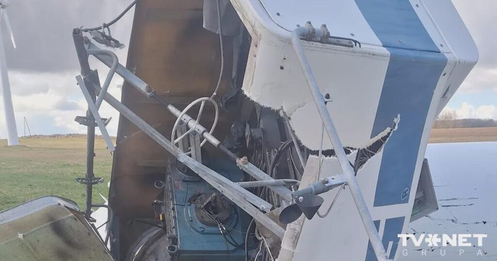 During the night, non-ferrous metal and a generator weighing less than two tons were stolen from a fallen wind turbine During the night, non-ferrous metal and a generator weighing less than two tons were stolen from a fallen wind turbine