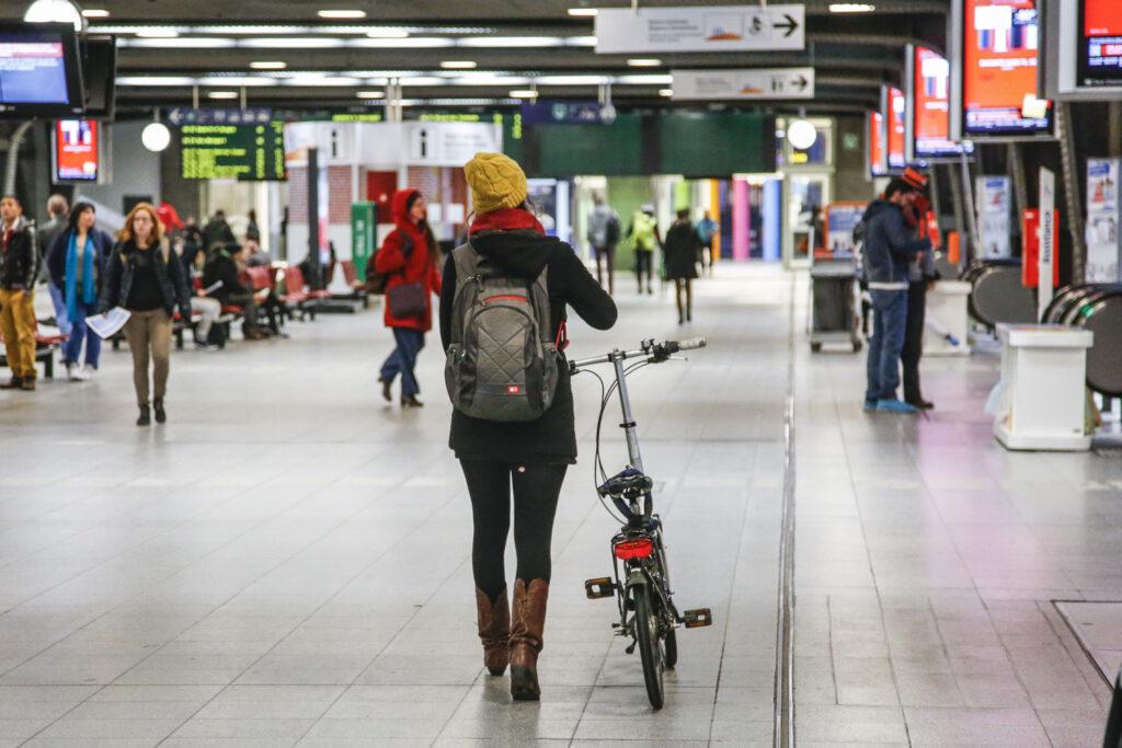 Belgium advised to boost public transport as cars get more expensive