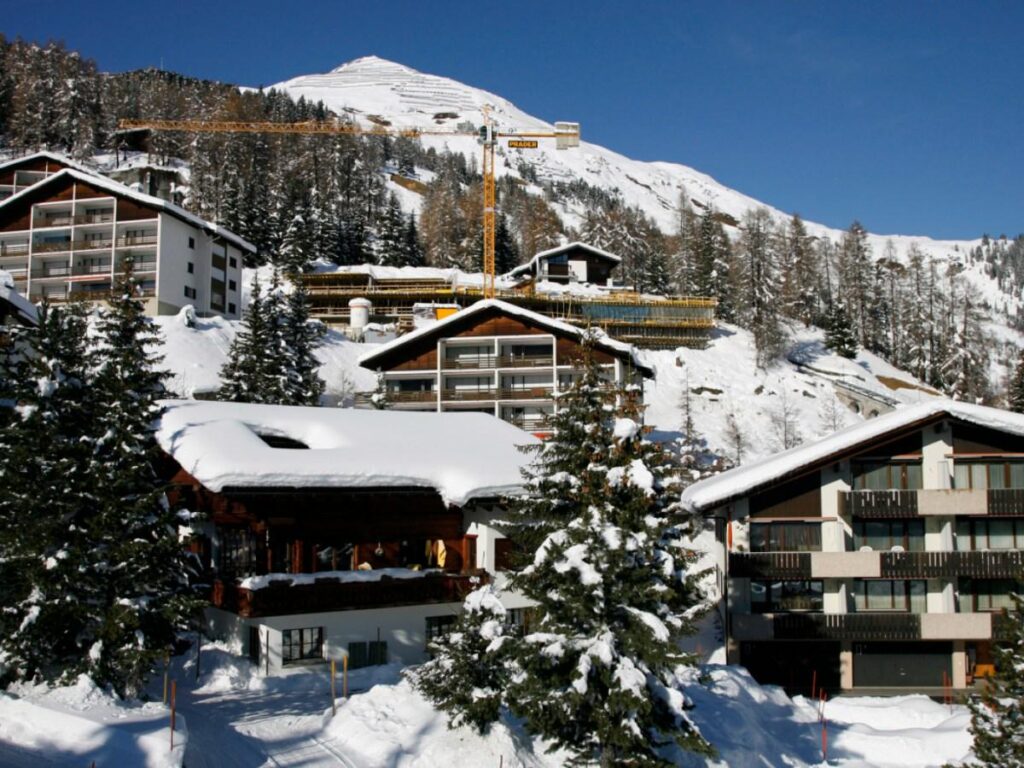 Swiss government to tighten foreign property ownership