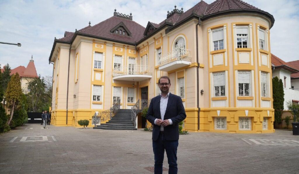 Dominic Fritz entered the Loga 52 palace in Timișoara with the gendarmes: the City Hall recovered the building from the Momiță clan and will turn it into a kindergarten