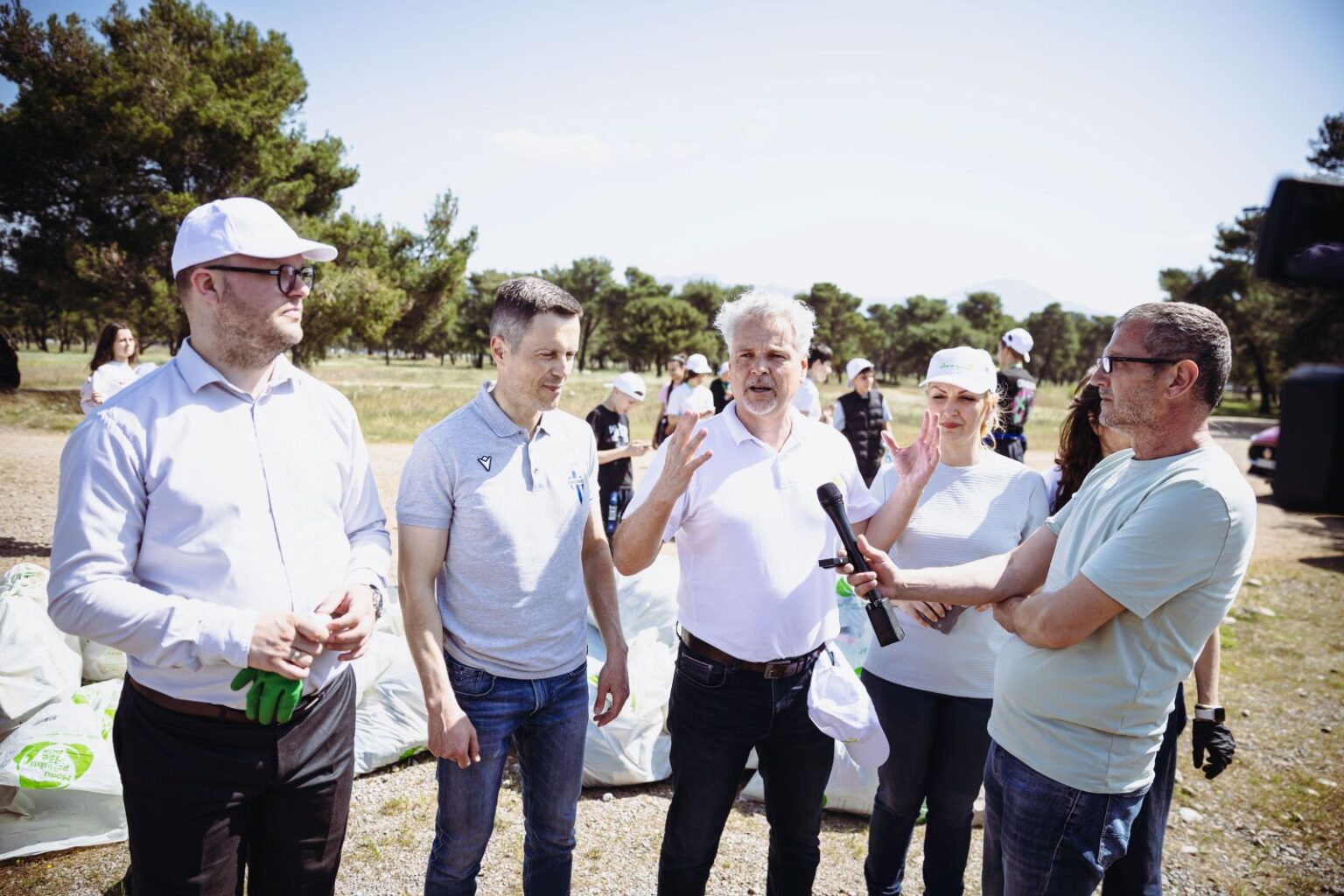 “Čuvaj da te čuva”: Cleaning and rehabilitation of road routes between Tuzi and Podgorica