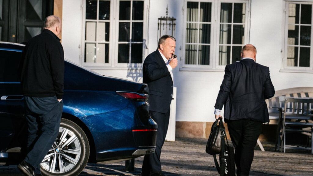 Løkke again appeals to S, K and V: Come down from the lampposts