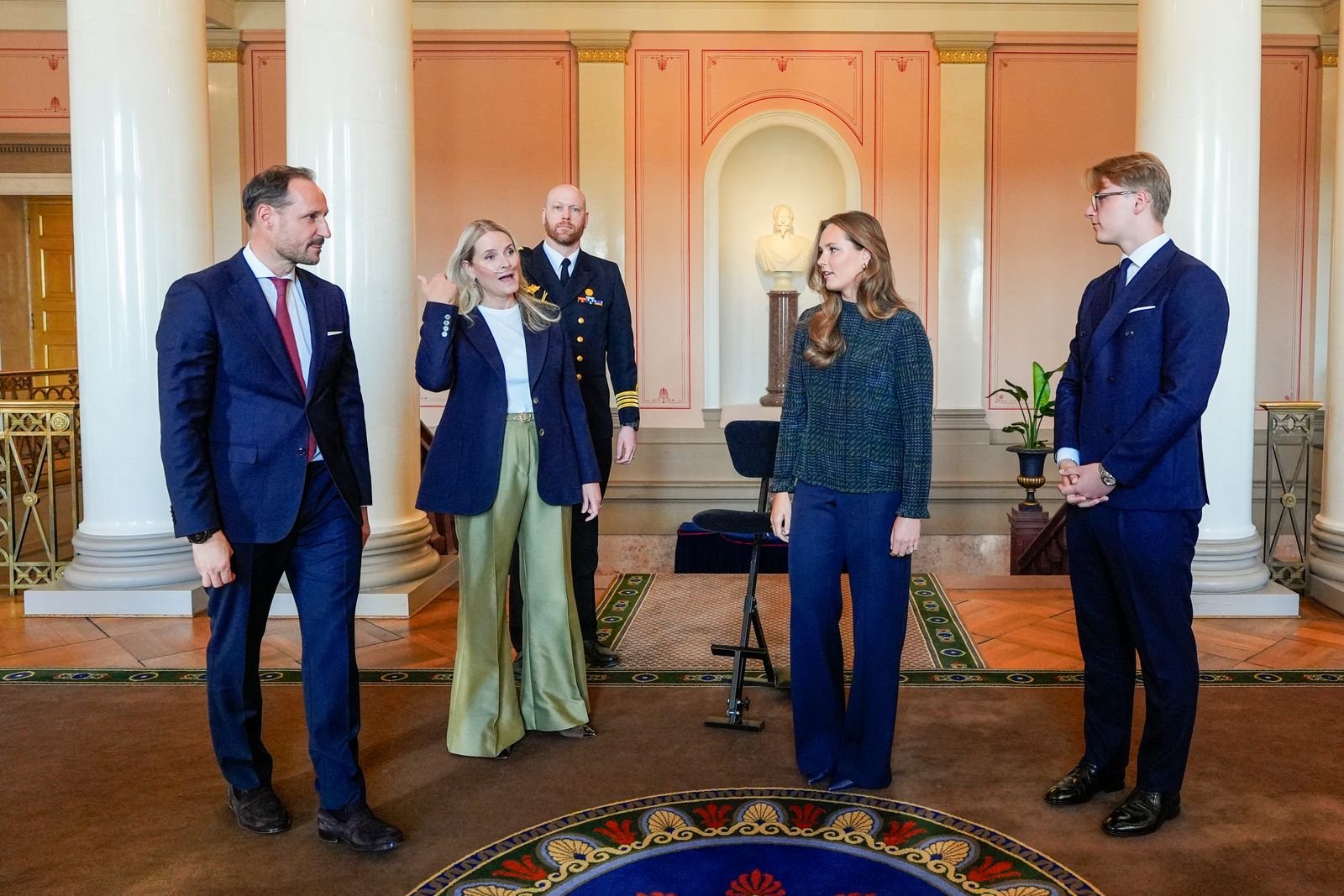 Haakon MetteMarit y sus dos hijos