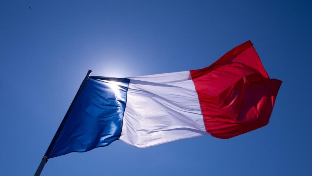 France is replacing 2.5 million Windows desktops with Linux