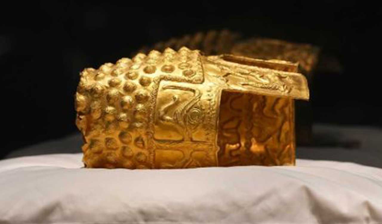 Priceless 2,500-year-old golden helmet returned to Romania after Dutch museum raid 